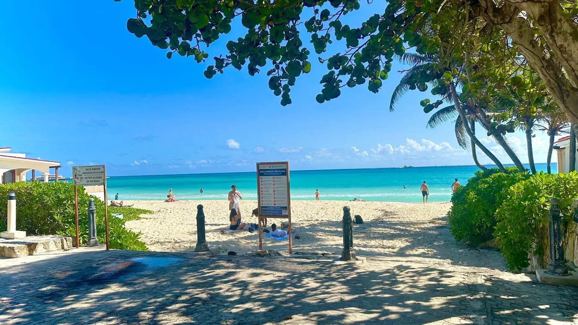 Castillo De Amor - Honeymoon Playa del Carmen Mexico